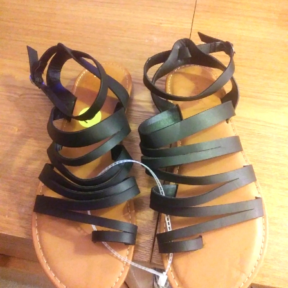 Bamboo black size 9 sandels